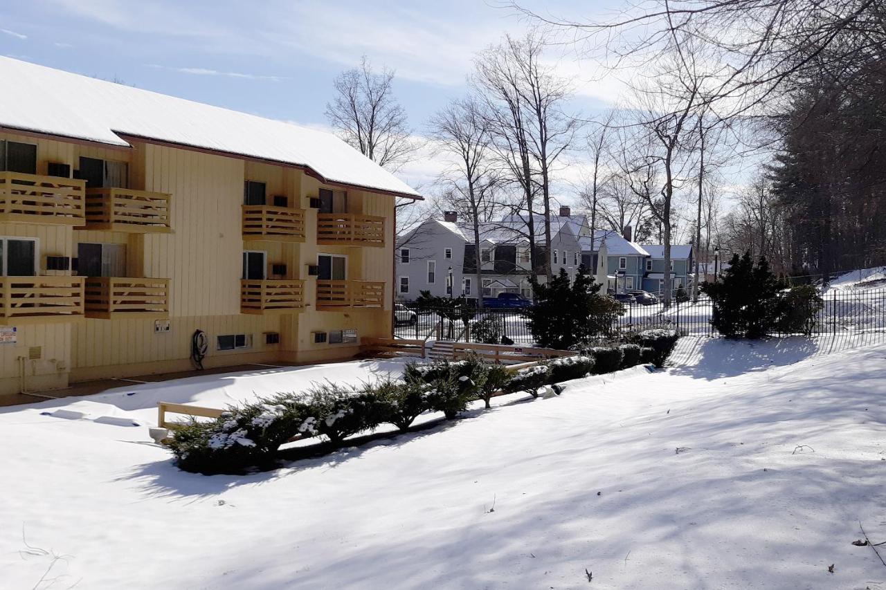 Iron Horse Inn Симсбари Экстерьер фото